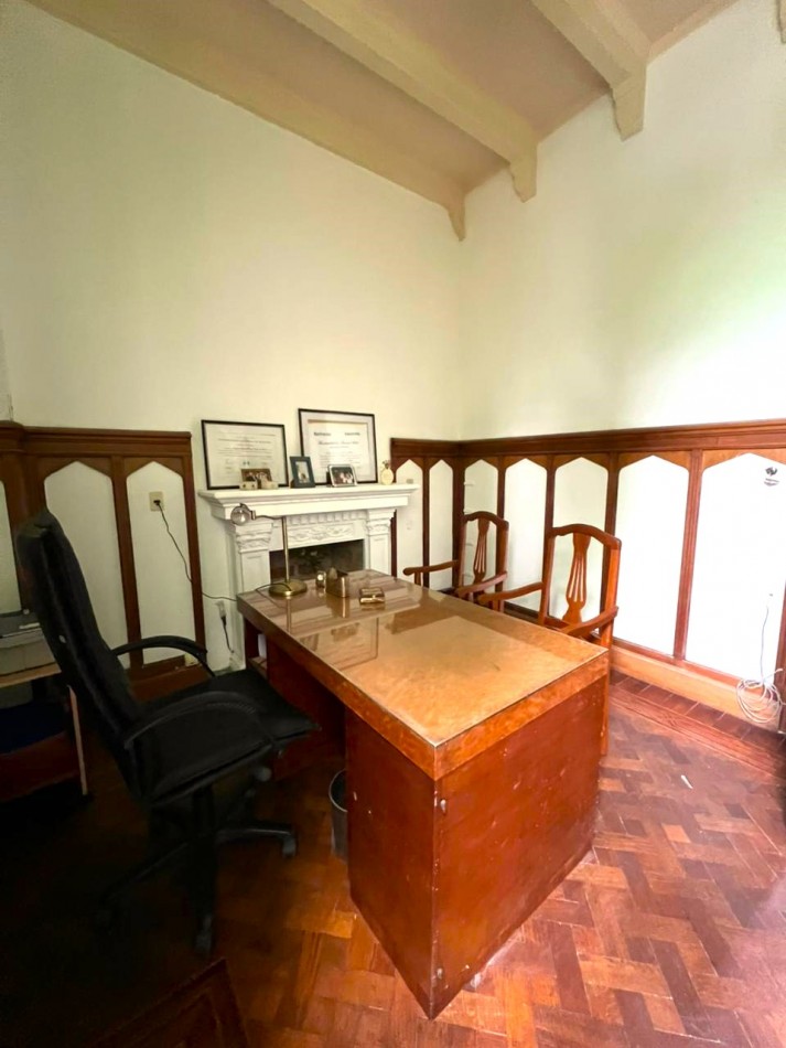 Bv Oroño 400, importante propiedad de 9 ambientes amplios, ideal oficinas.