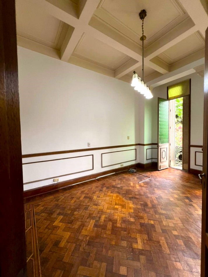 Bv Oroño 400, importante propiedad de 9 ambientes amplios, ideal oficinas.