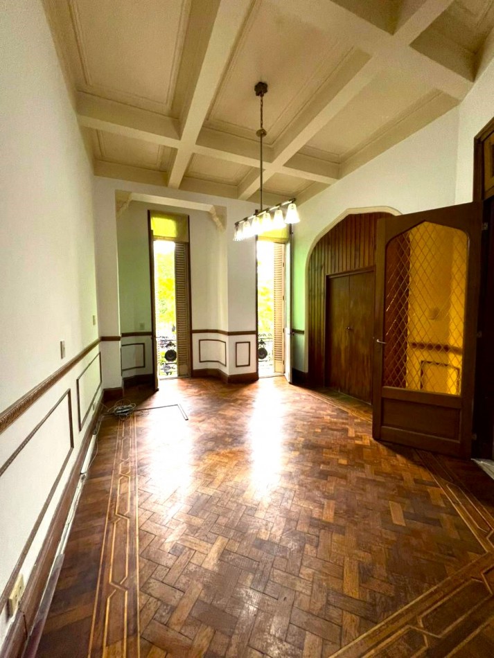 Bv Oroño 400, importante propiedad de 9 ambientes amplios, ideal oficinas.