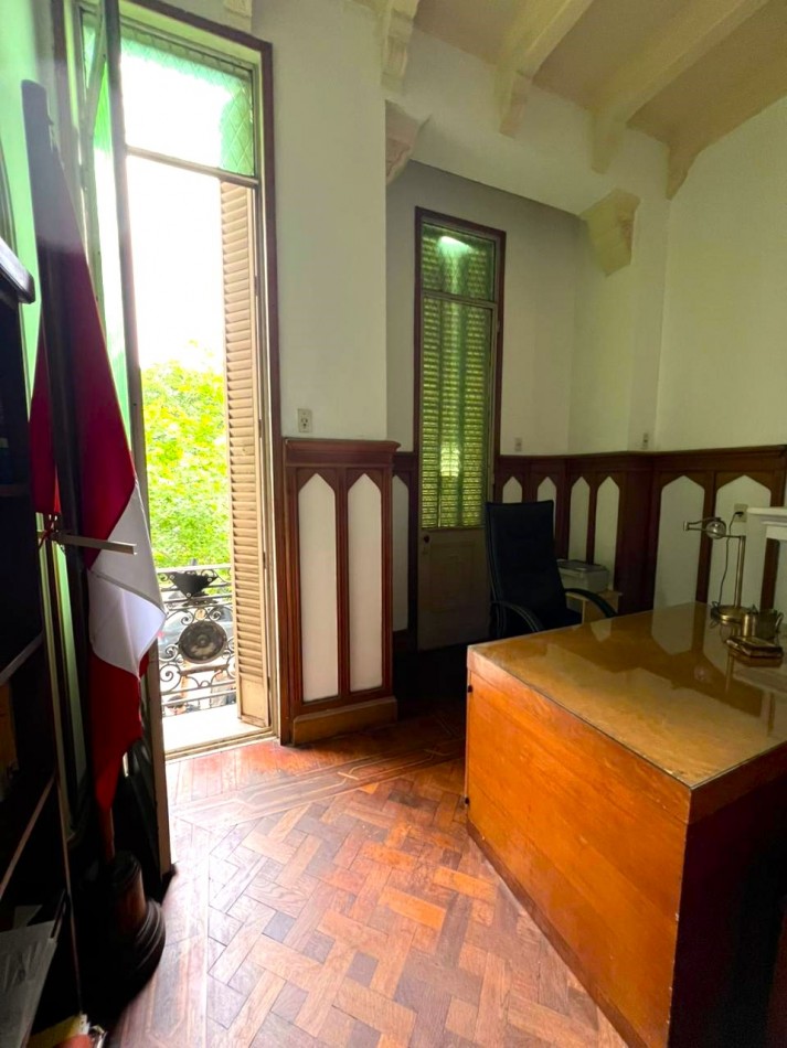 Bv Oroño 400, importante propiedad de 9 ambientes amplios, ideal oficinas.