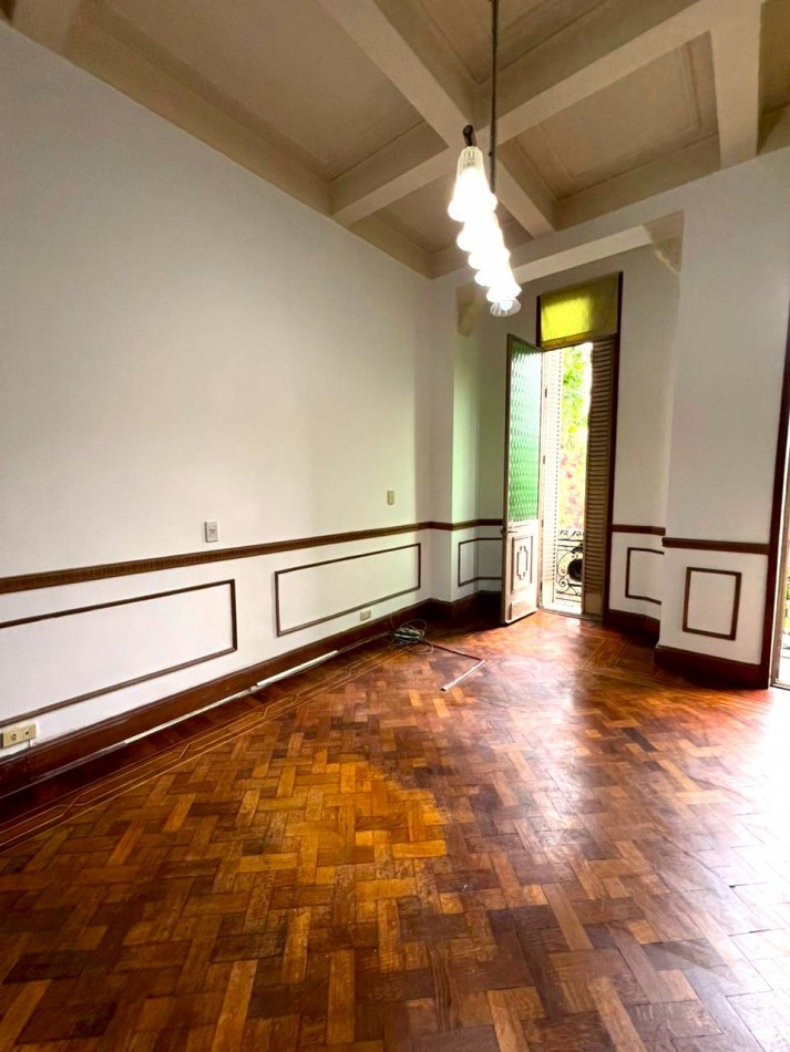 Bv Oroño 400, importante propiedad de 9 ambientes amplios, ideal oficinas.