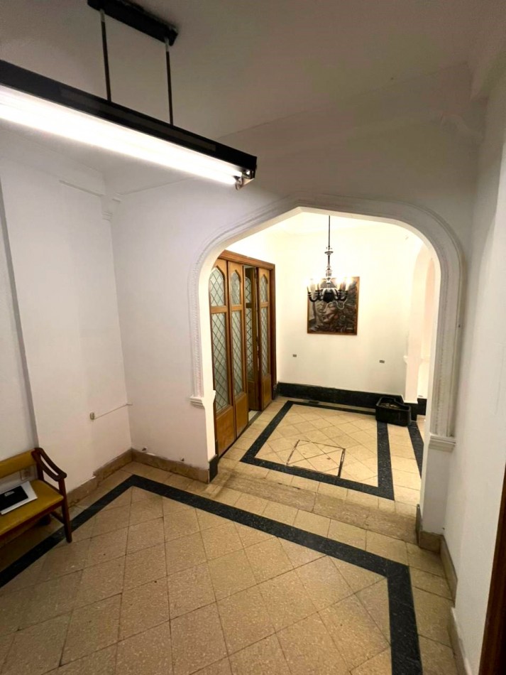 Bv Oroño 400, importante propiedad de 9 ambientes amplios, ideal oficinas.