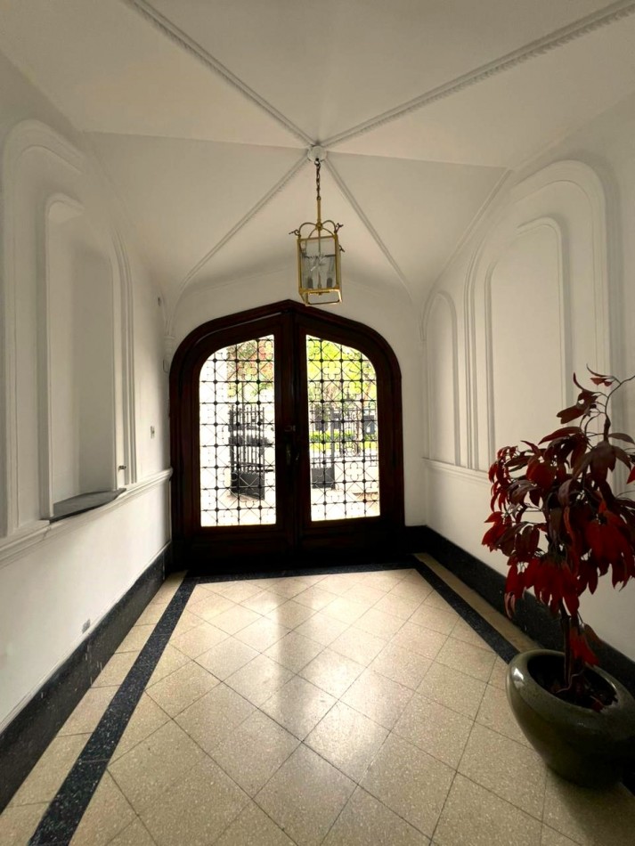 Bv Oroño 400, importante propiedad de 9 ambientes amplios, ideal oficinas.