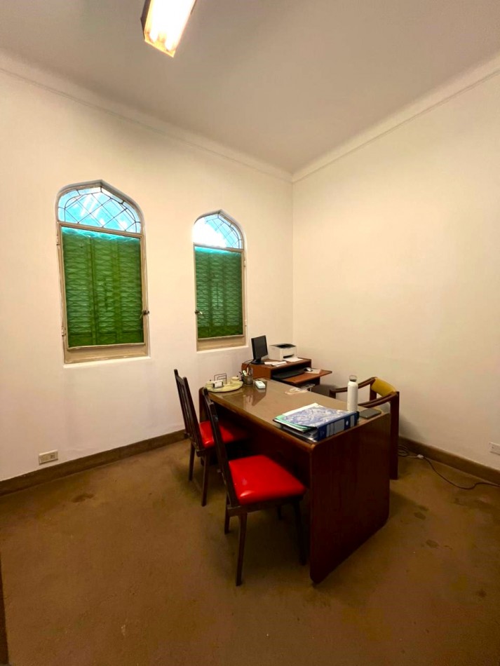 Bv Oroño 400, importante propiedad de 9 ambientes amplios, ideal oficinas.