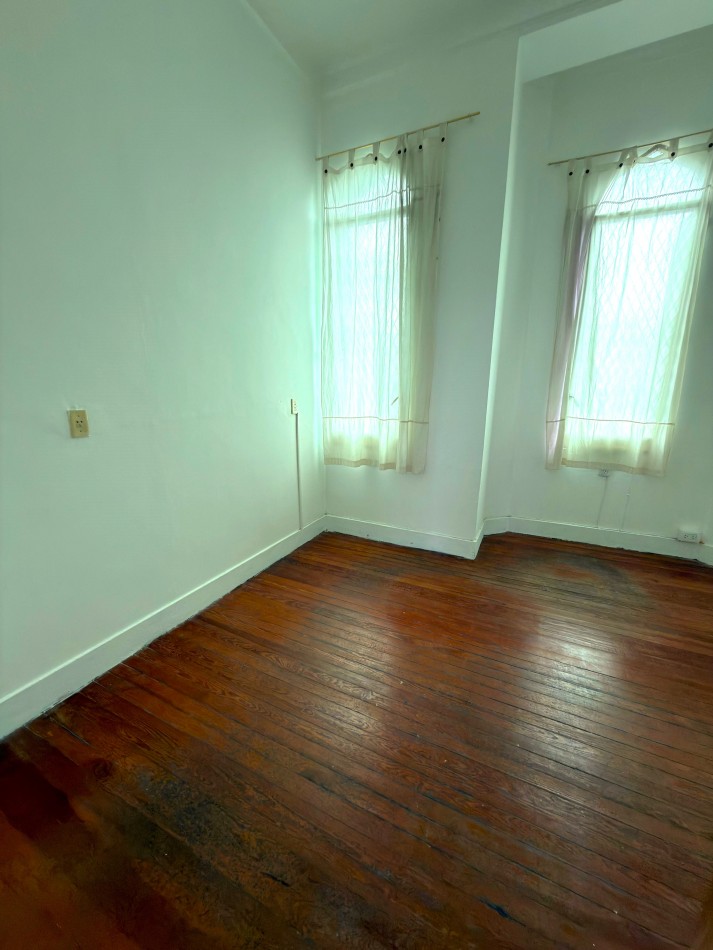 Bv Oroño 400, importante propiedad de 9 ambientes amplios, ideal oficinas.