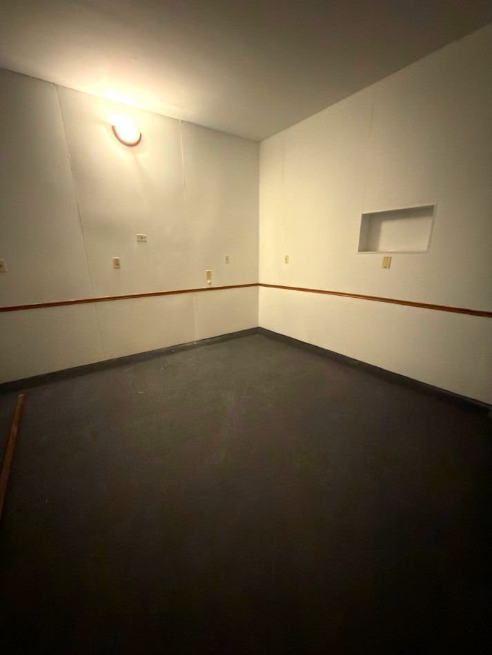 Bv Oroño 400, importante propiedad de 9 ambientes amplios, ideal oficinas.