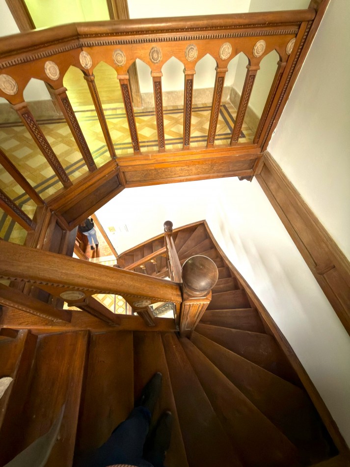 Bv Oroño 400, importante propiedad de 9 ambientes amplios, ideal oficinas.