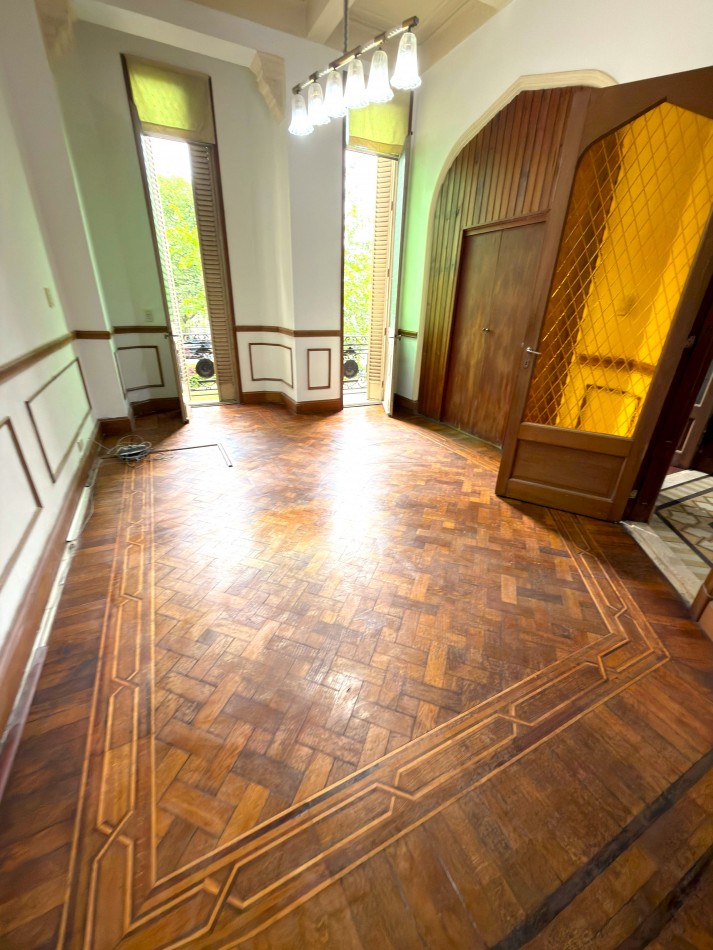 Bv Oroño 400, importante propiedad de 9 ambientes amplios, ideal oficinas.