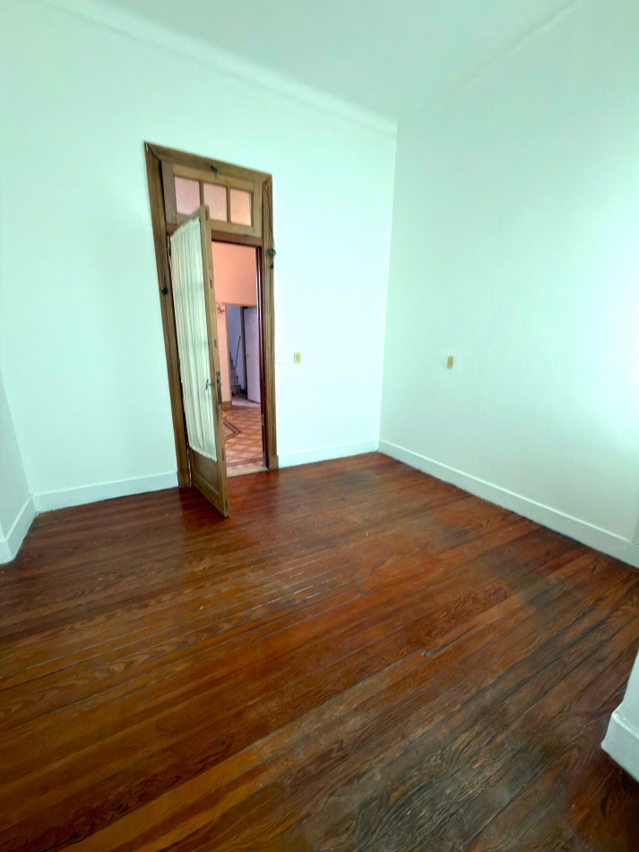 Bv Oroño 400, importante propiedad de 9 ambientes amplios, ideal oficinas.