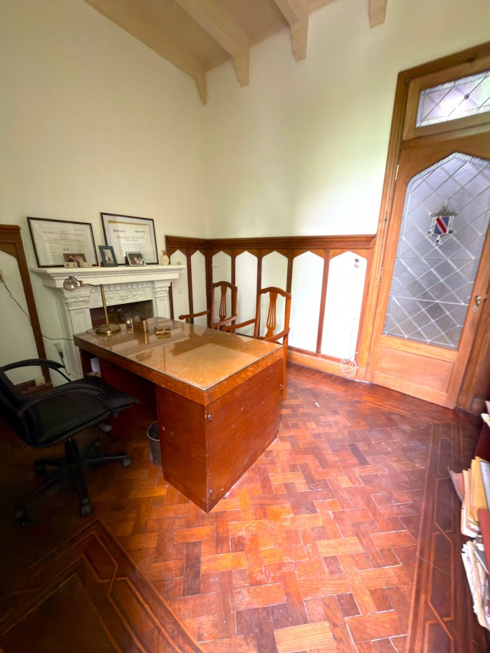 Bv Oroño 400, importante propiedad de 9 ambientes amplios, ideal oficinas.