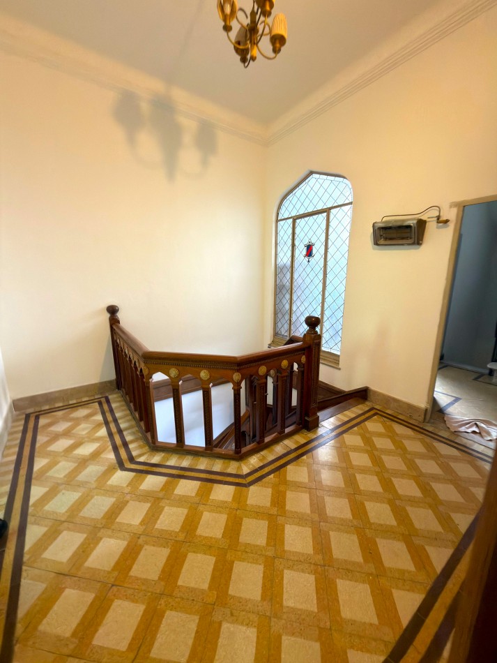 Bv Oroño 400, importante propiedad de 9 ambientes amplios, ideal oficinas.