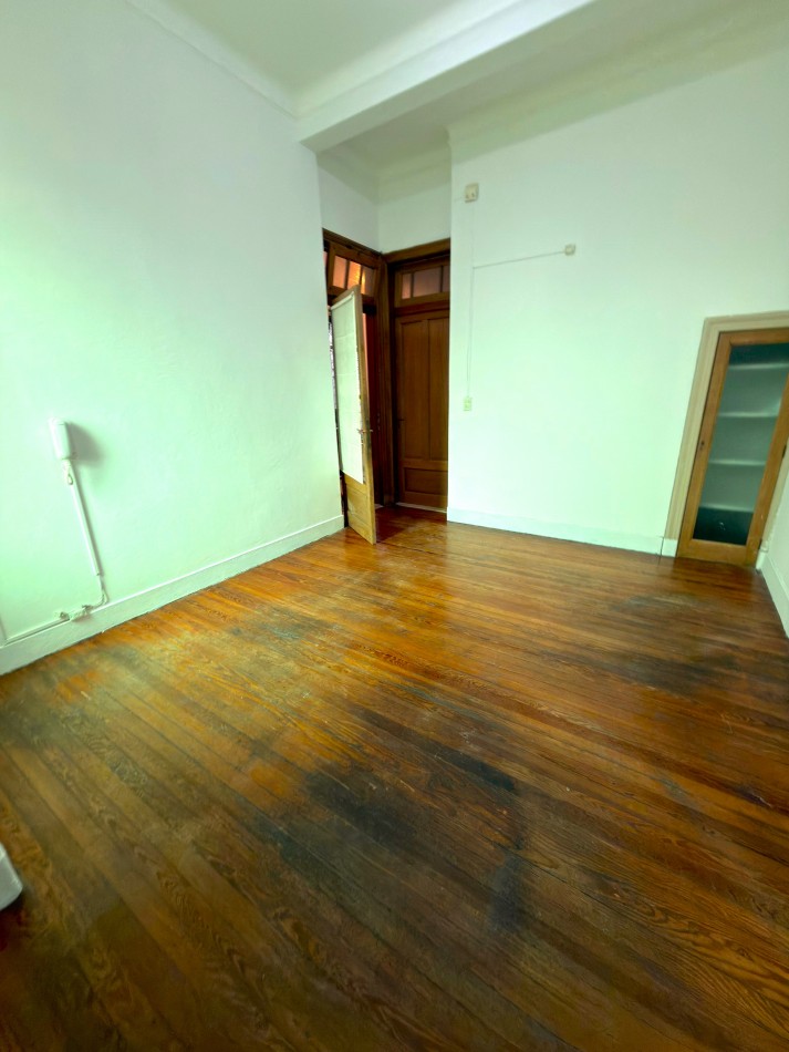 Bv Oroño 400, importante propiedad de 9 ambientes amplios, ideal oficinas.