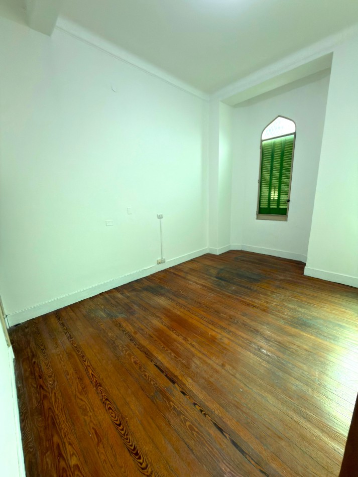 Bv Oroño 400, importante propiedad de 9 ambientes amplios, ideal oficinas.