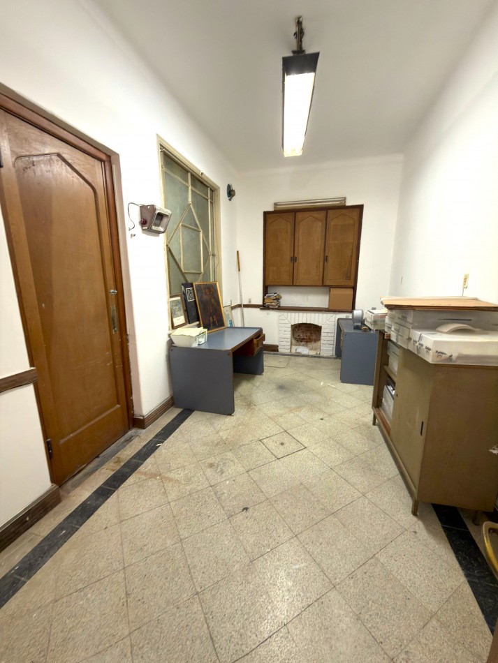 Bv Oroño 400, importante propiedad de 9 ambientes amplios, ideal oficinas.