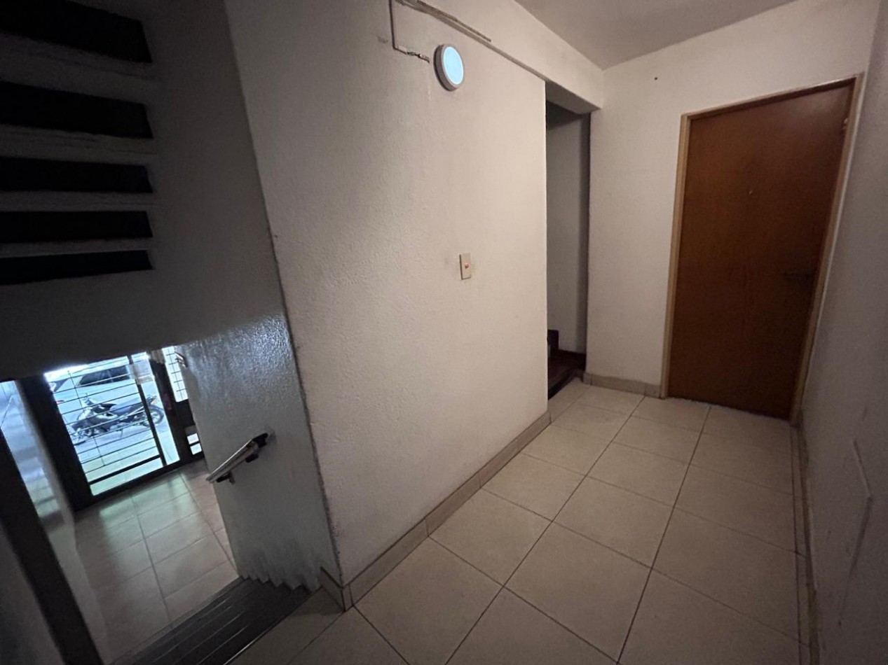 Urquiza 2000, departamento un dormitorio, primer piso. 