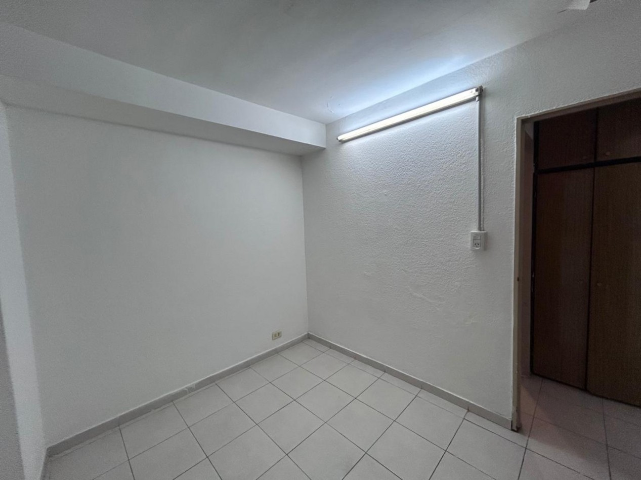 Urquiza 2000, departamento un dormitorio, primer piso. 