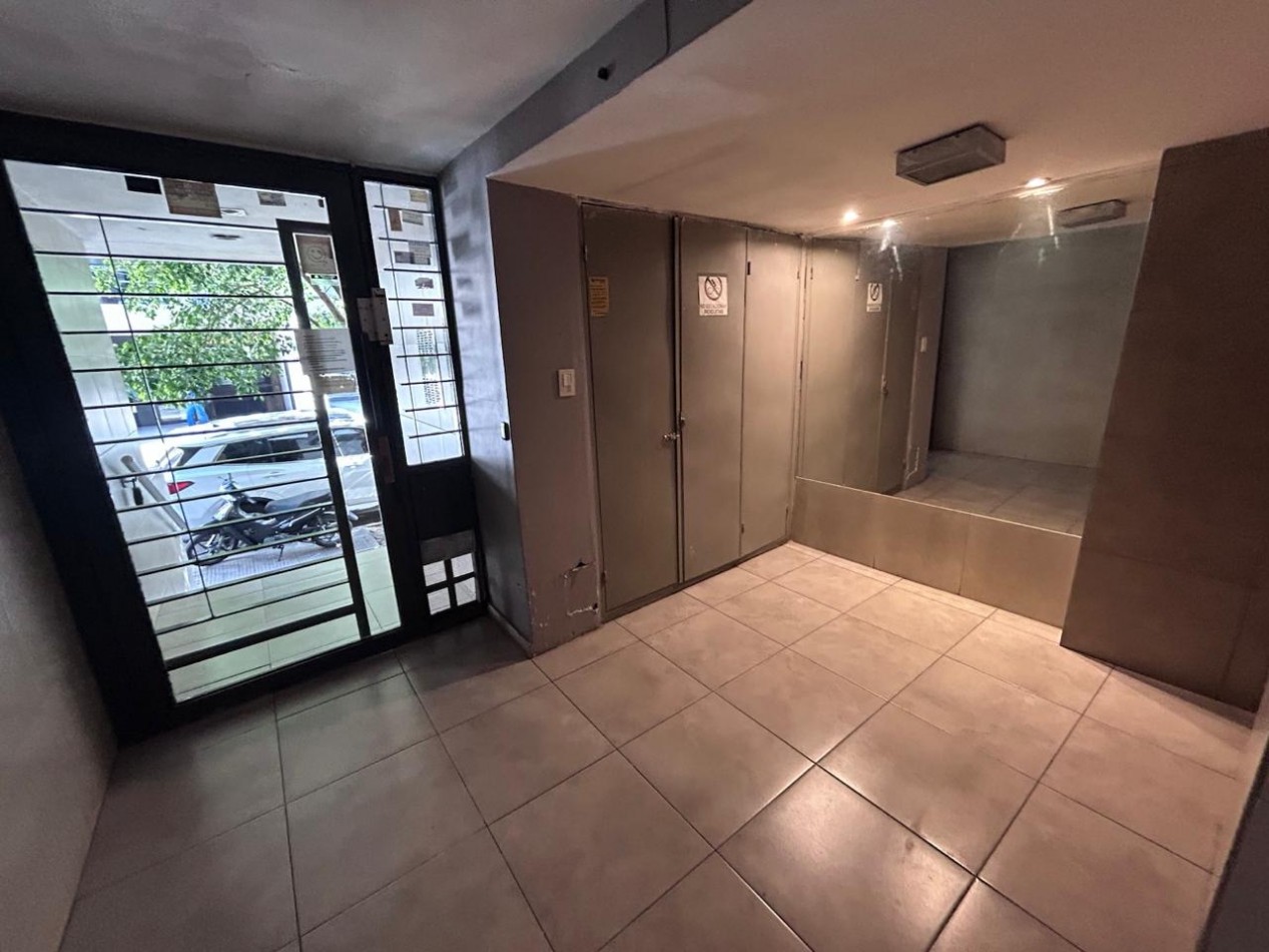 Urquiza 2000, departamento un dormitorio, primer piso. 