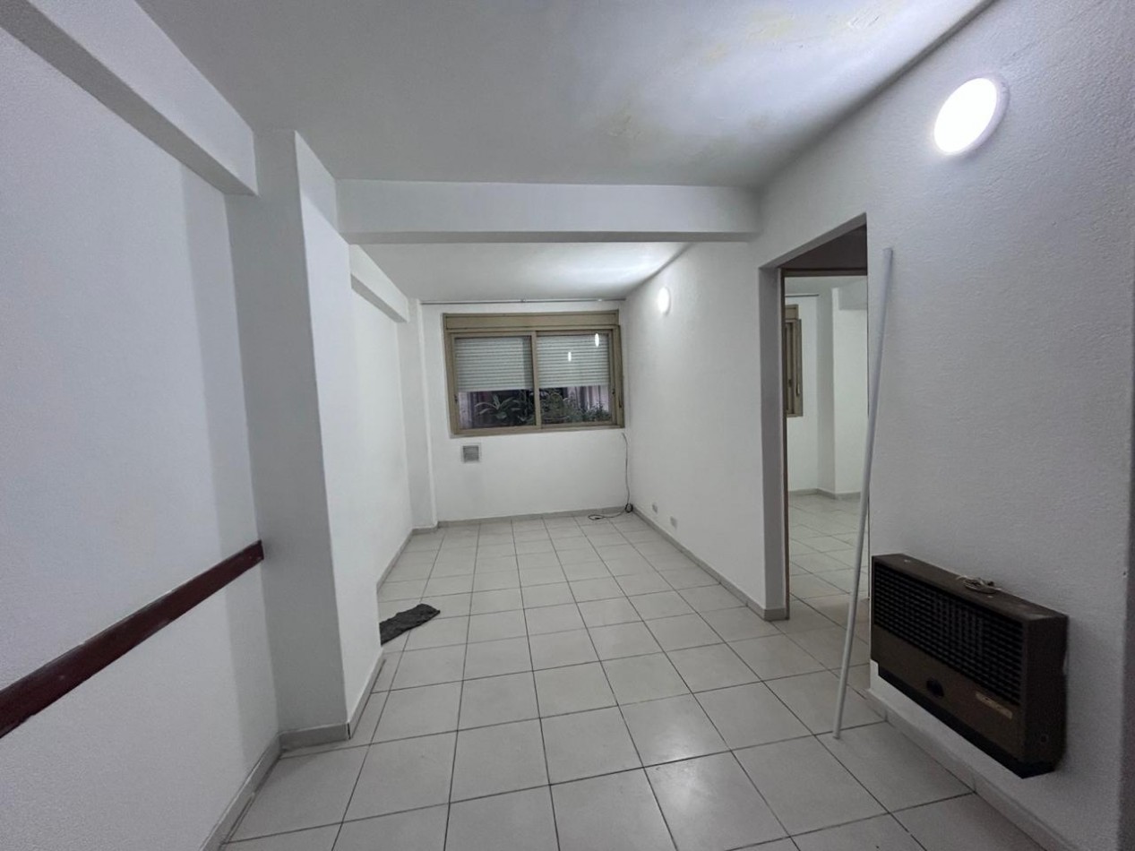 Urquiza 2000, departamento un dormitorio, primer piso. 