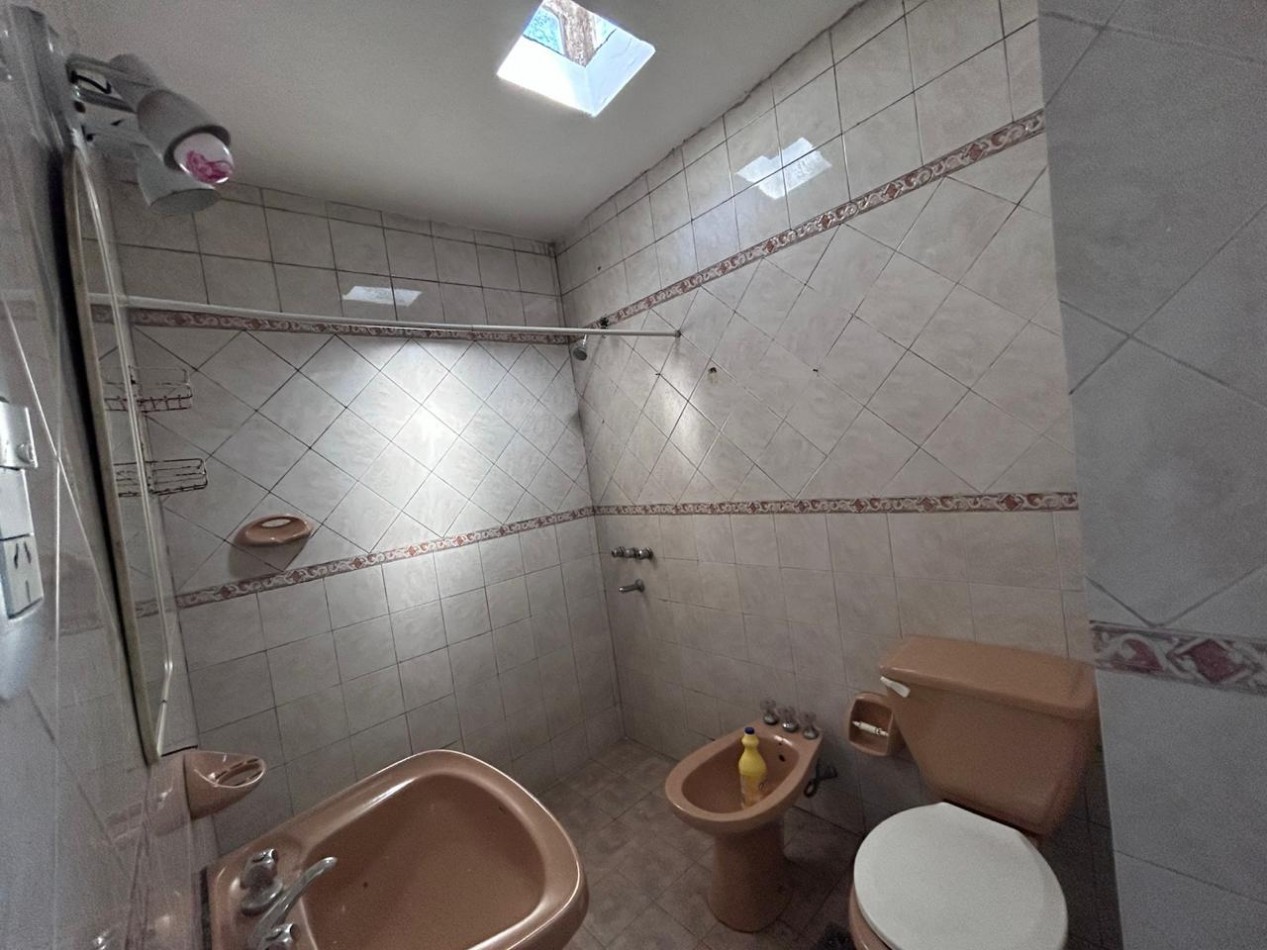 H Pujato 7995, dos dormitorios, cochera, patio amplio.