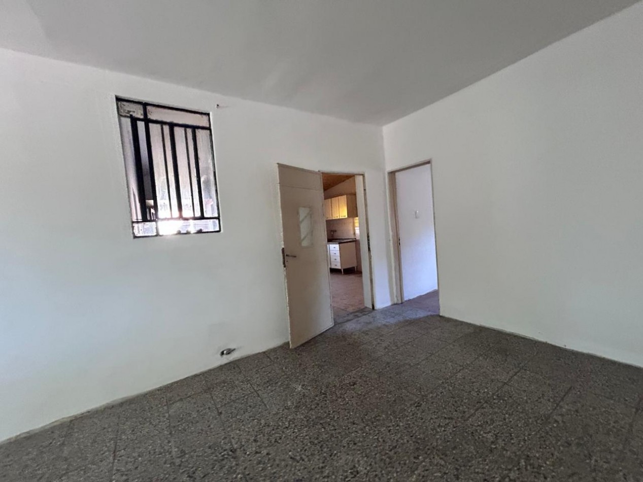 H Pujato 7995, dos dormitorios, cochera, patio amplio.