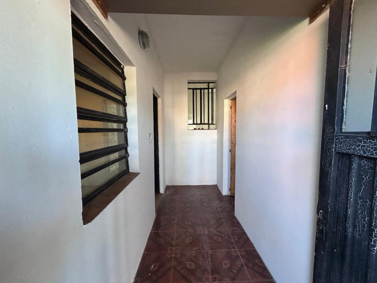 H Pujato 7995, dos dormitorios, cochera, patio amplio.