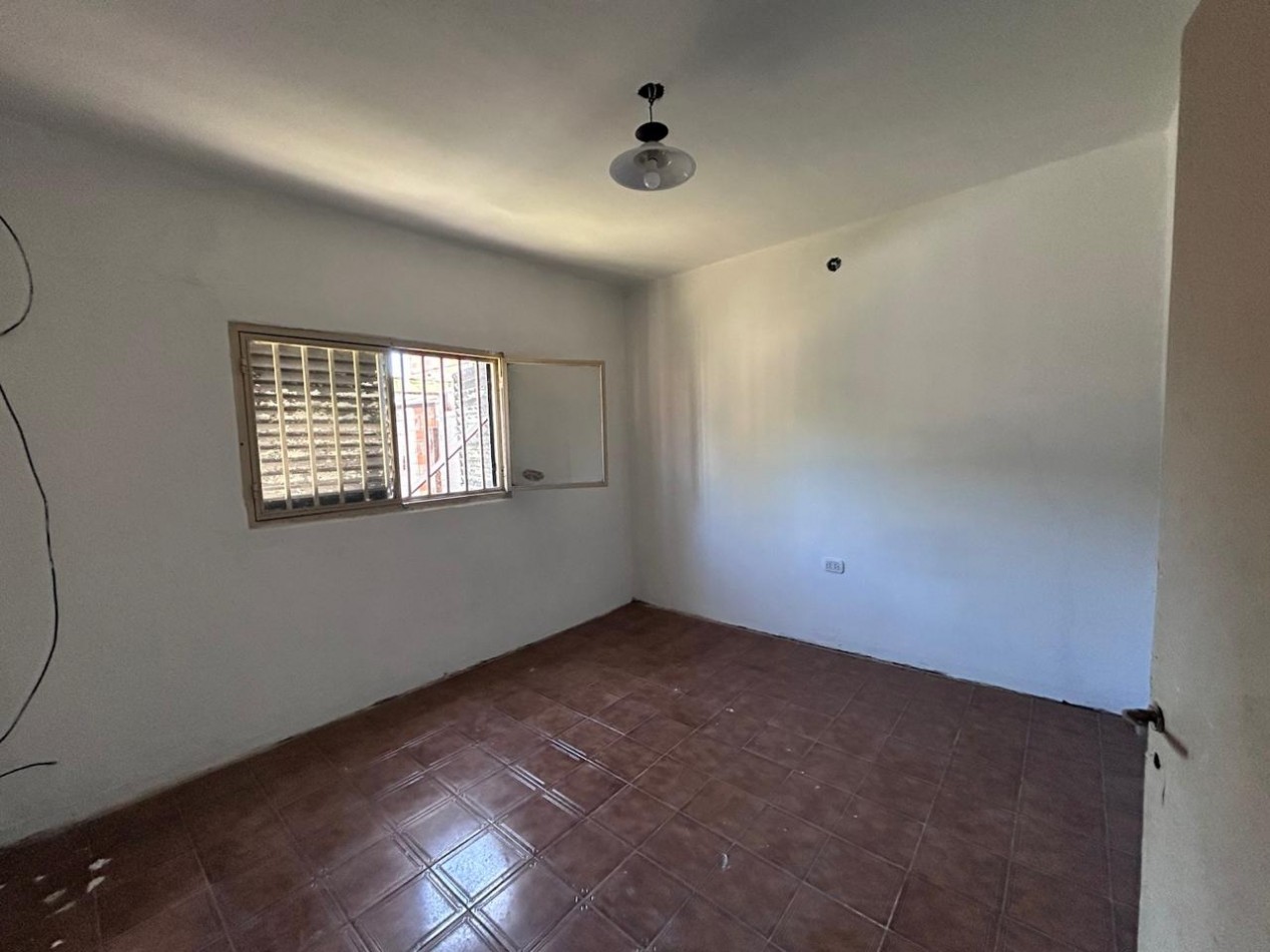 H Pujato 7995, dos dormitorios, cochera, patio amplio.