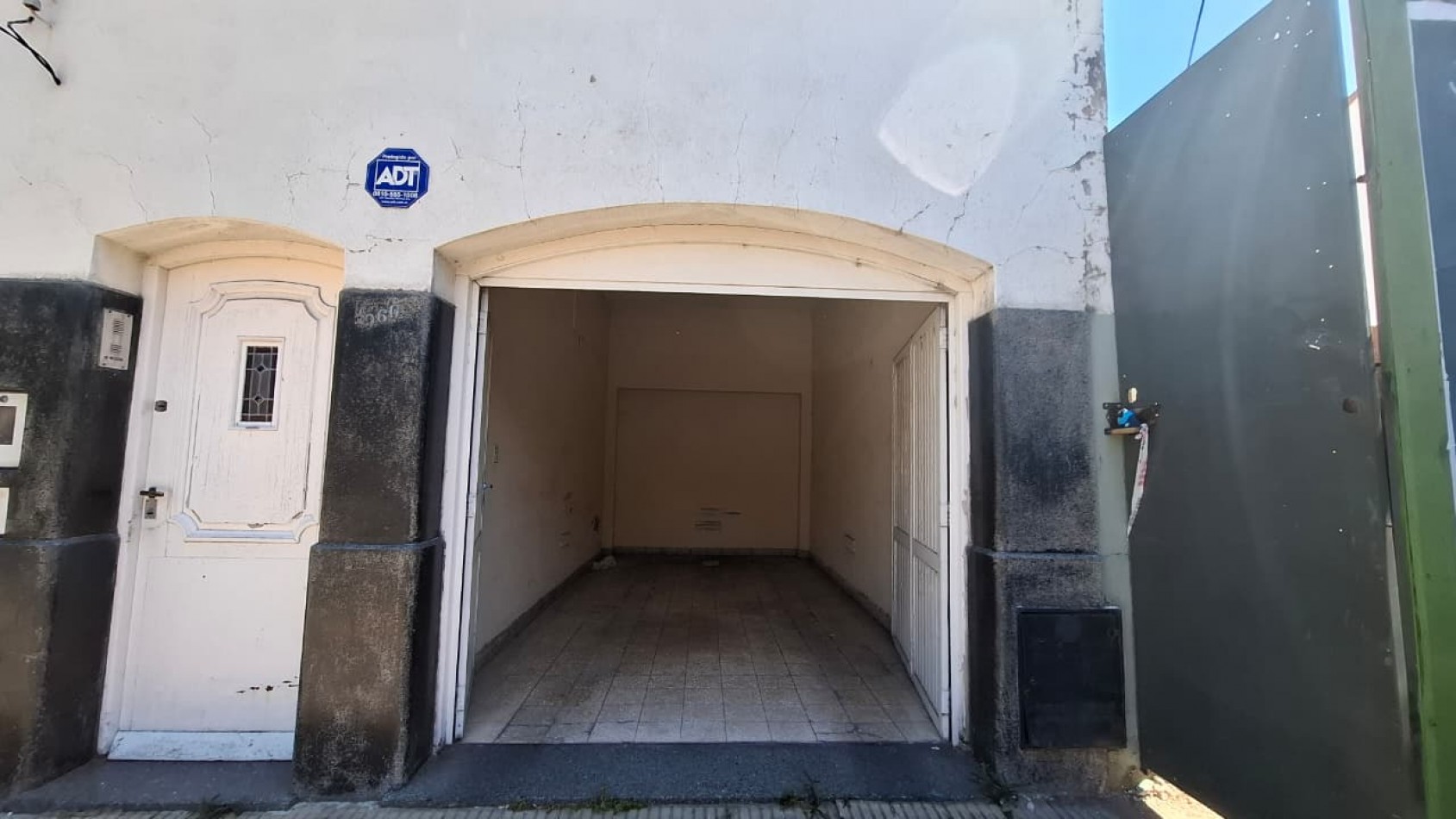 Reconquista al 900, excelente zona, casa amplia de 3 dormitorios, con oficina.