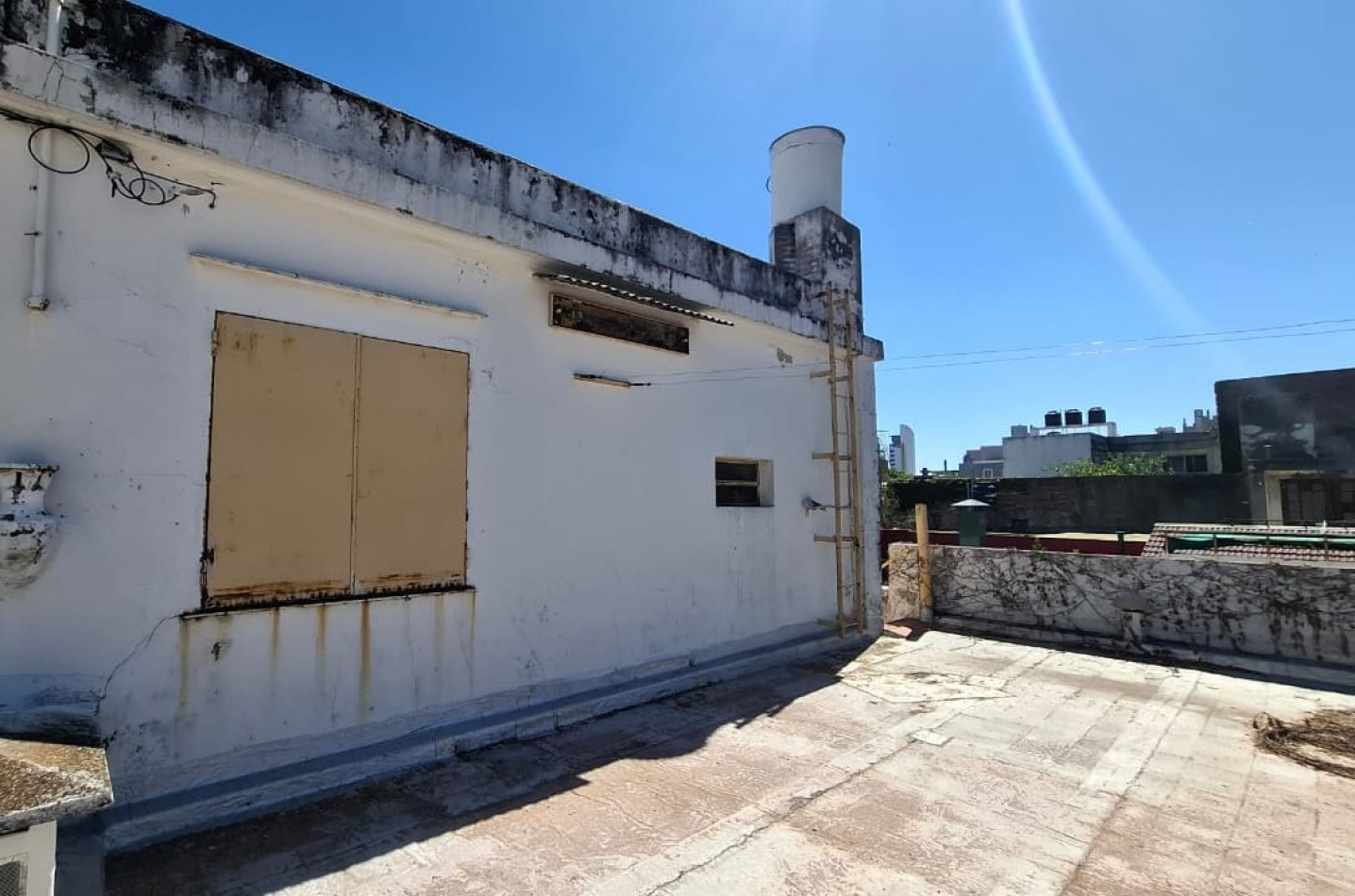 Reconquista al 900, excelente zona, casa amplia de 3 dormitorios, con oficina.