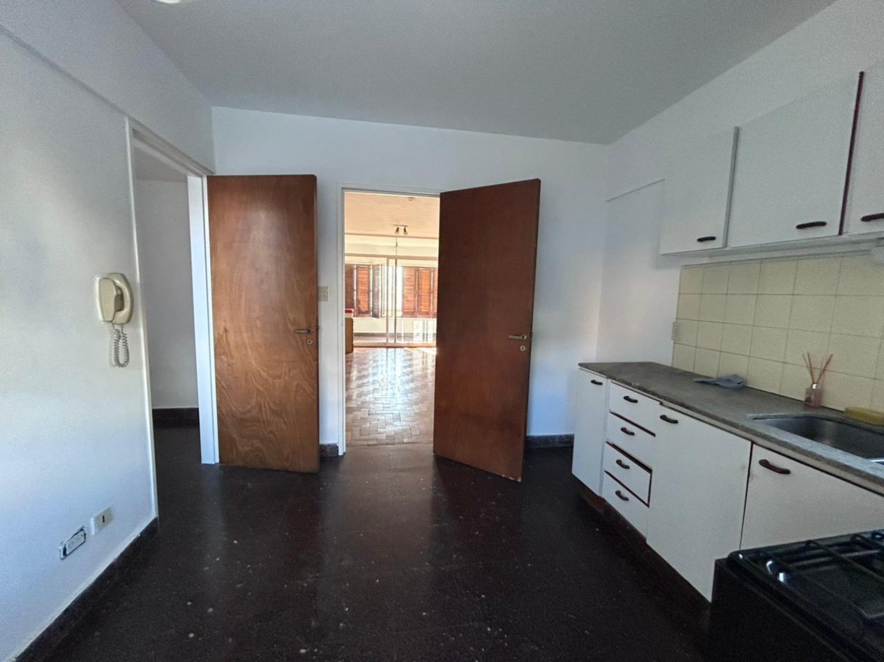 Departamento en Venta, 2 dormitorios - 3 de Febrero, Pueyrredon, Barrio Lourdes.