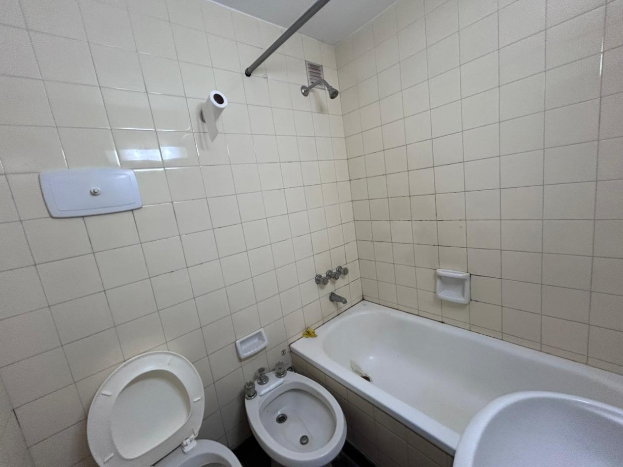 Departamento en Venta, 2 dormitorios - 3 de Febrero, Pueyrredon, Barrio Lourdes.