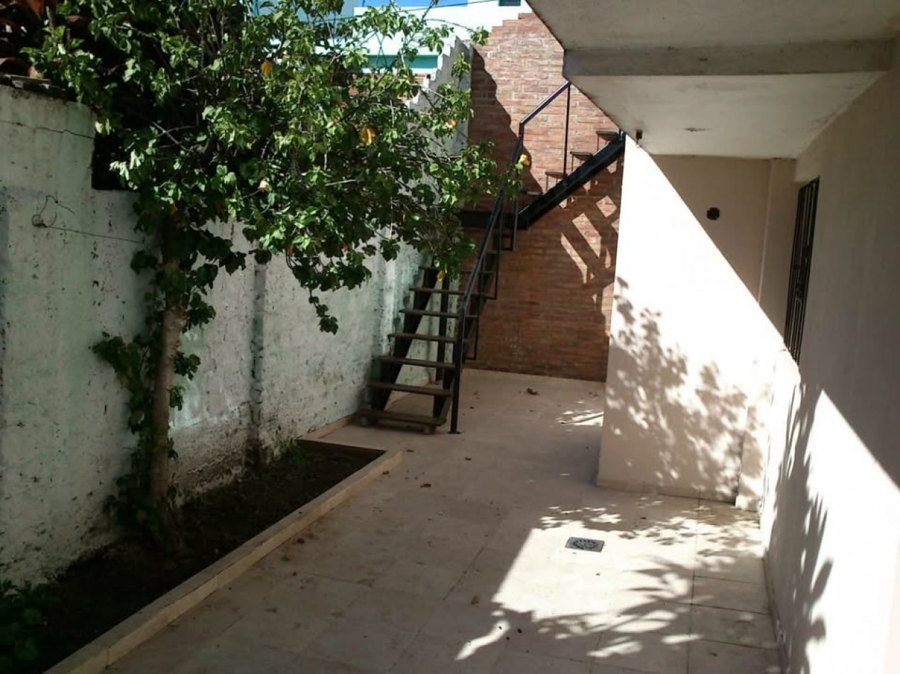 Junin 1200, propiedad interna, dos dormitorios, excelente estado.