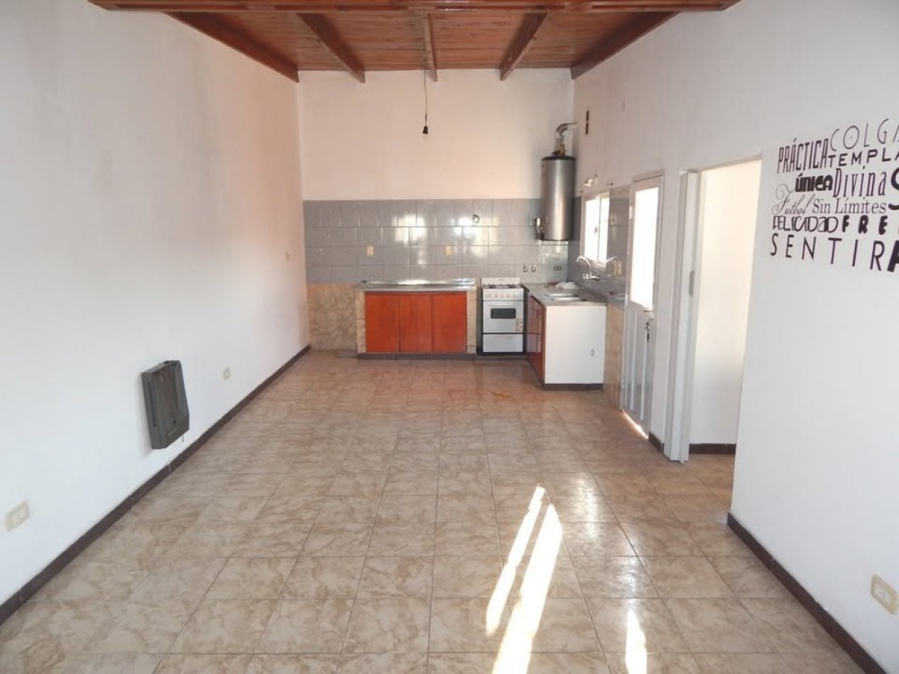Junin 1200, propiedad interna, dos dormitorios, excelente estado.