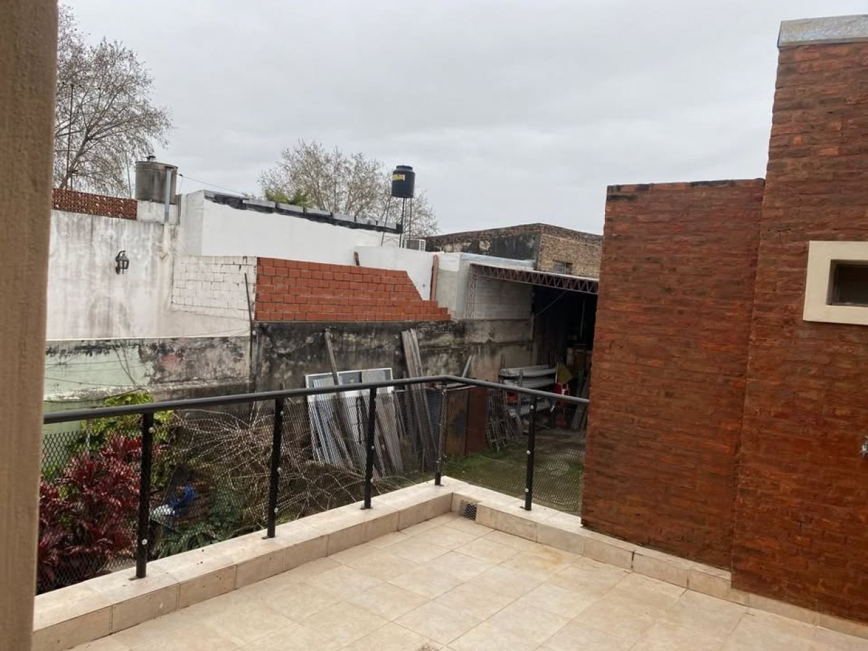 Junin 1200, propiedad interna, dos dormitorios, excelente estado.