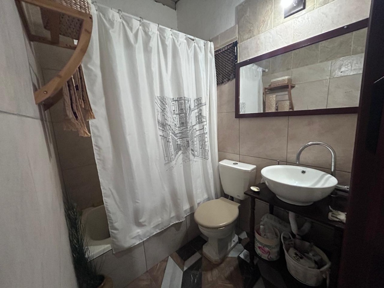 Parque Habitacional Ibarlucea, casa dos dormitorios con patio amplio, terreno de 300 m2