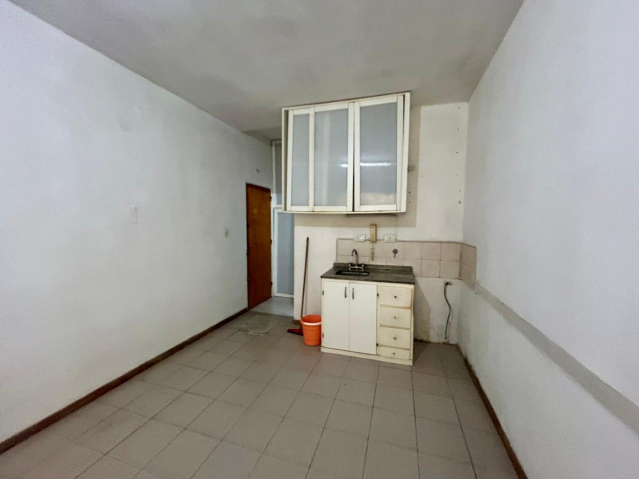Primero de mayo 3300, monoambiente, al frente, planta baja.
