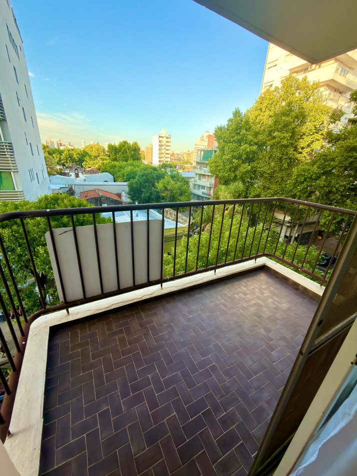 San Juan 3000, departamento amplio, 1 dormitorio, balcon.