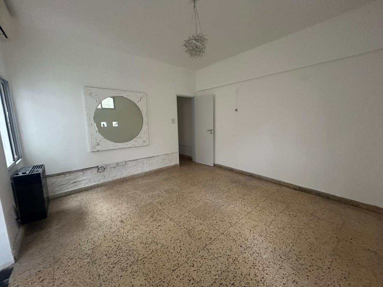 La paz 1100, dos dormitorios, patio, alquiler.