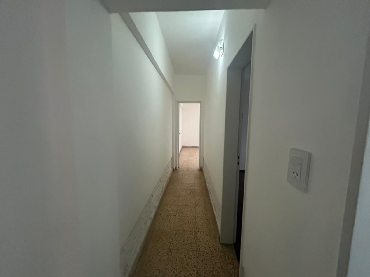 La paz 1100, dos dormitorios, patio, alquiler.