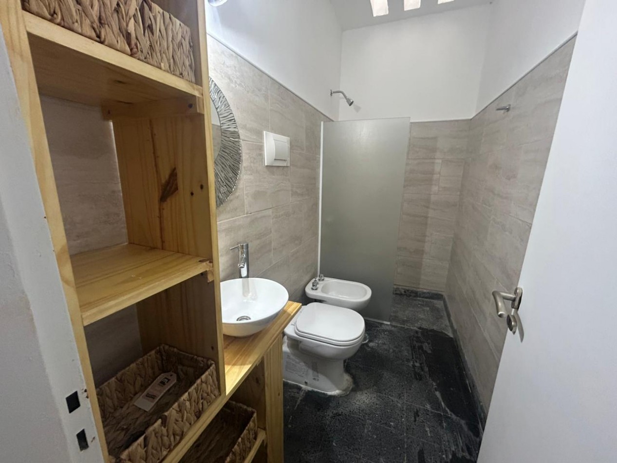 La paz 1100, dos dormitorios, patio, alquiler.