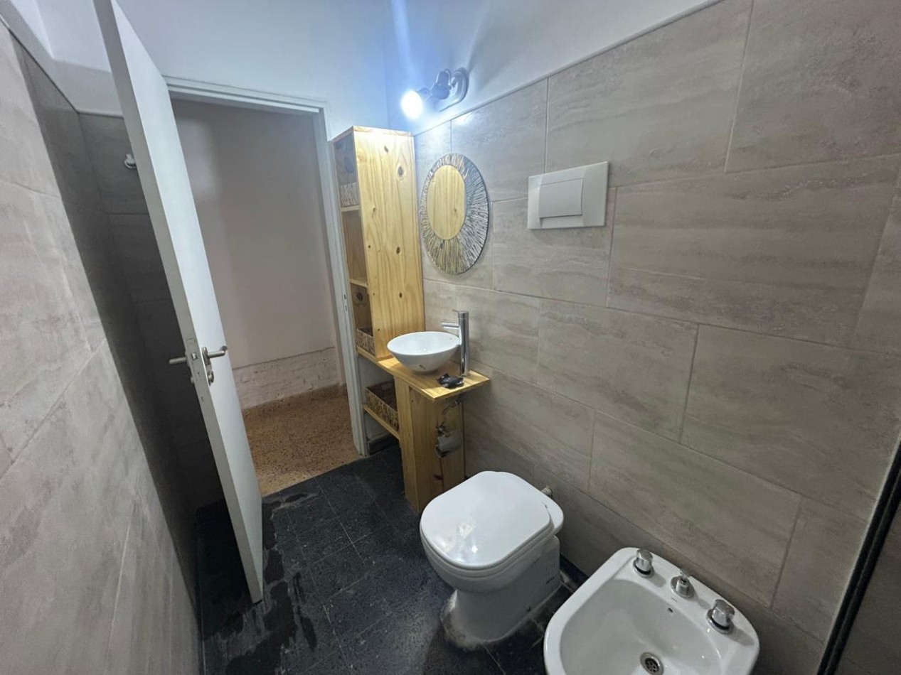 La paz 1100, dos dormitorios, patio, alquiler.