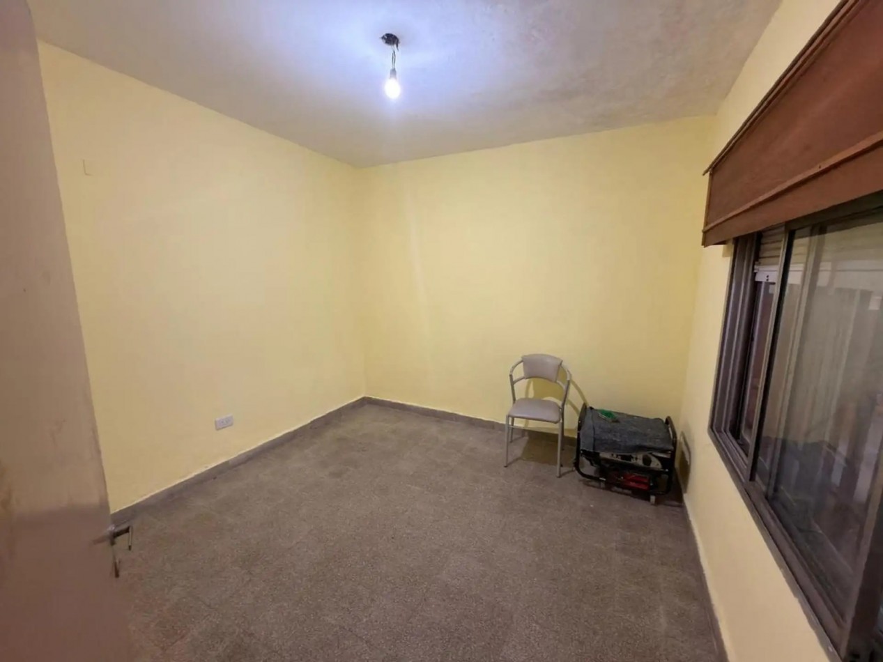 Hilarion Quintana 1200, propiedad de pasillo, 2 dormitorios, patio