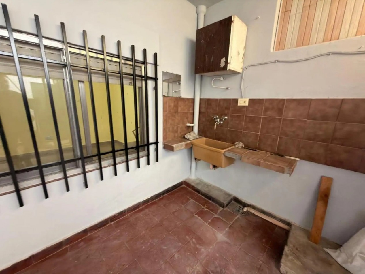 Hilarion Quintana 1200, propiedad de pasillo, 2 dormitorios, patio