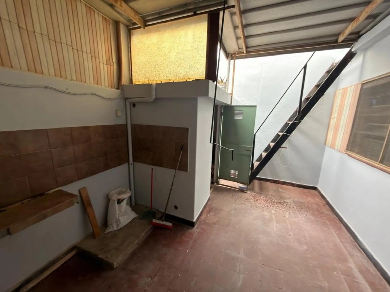 Hilarion Quintana 1200, propiedad de pasillo, 2 dormitorios, patio