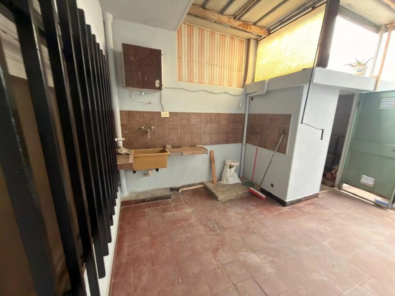 Hilarion Quintana 1200, propiedad de pasillo, 2 dormitorios, patio