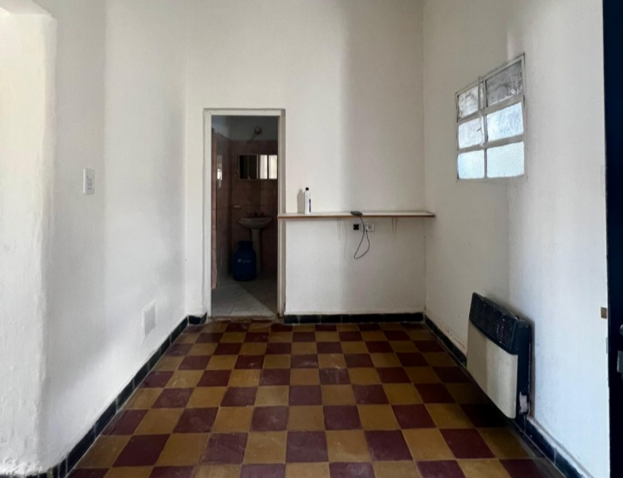 CASA EN ALQUILER,  CENTENO N° 1400, 1 DORMITORIO 