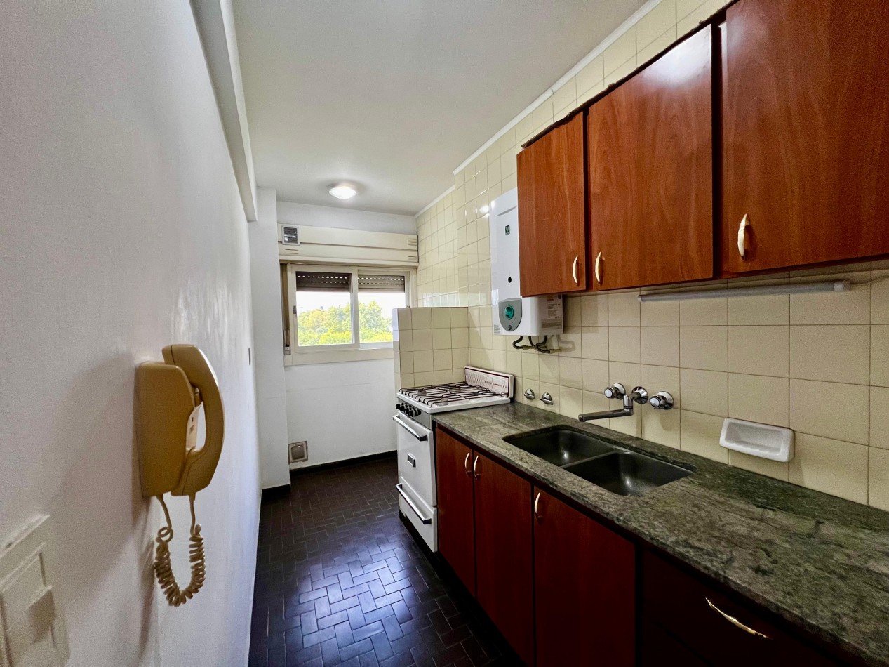 San Juan 3000, departamento amplio, 1 dormitorio, balcon.