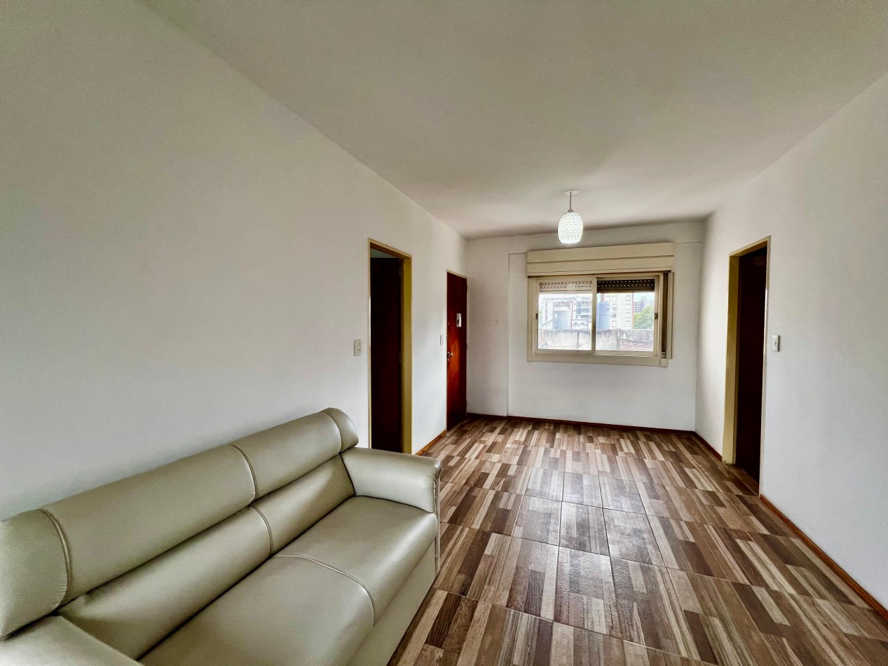 San Juan 3000, departamento amplio, 1 dormitorio, balcon.