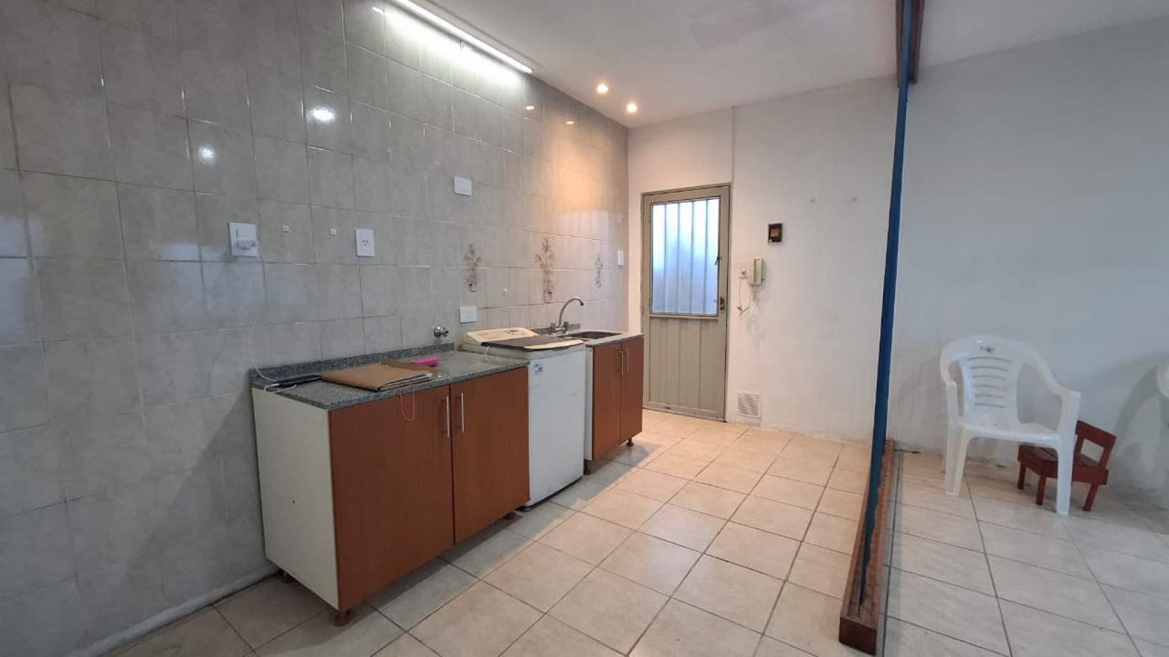 Pje Wood 4000 (Avellaneda 2200) Monoambiente interno con Patio y terraza con parrillero