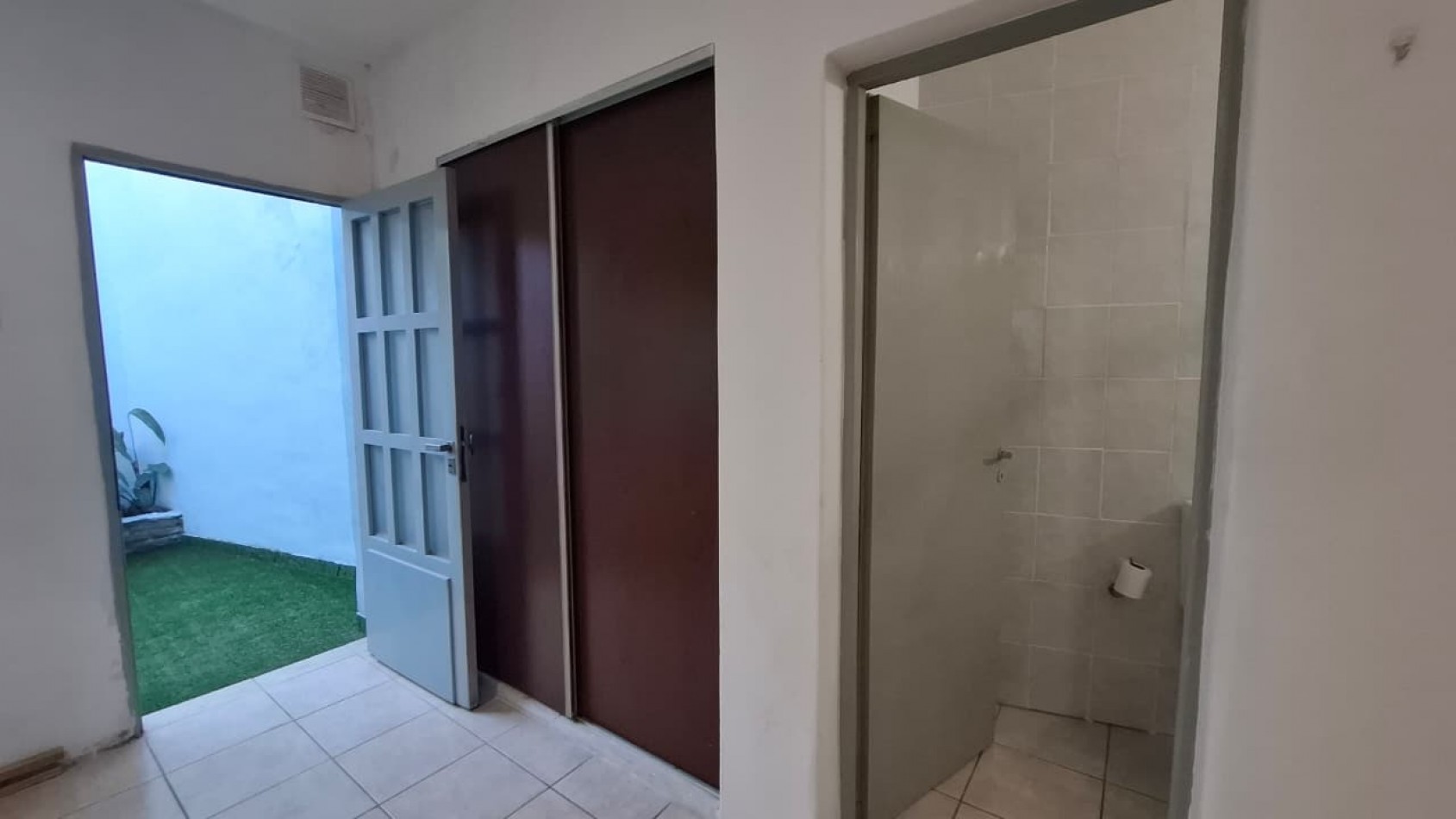 Pje Wood 4000 (Avellaneda 2200) Monoambiente interno con Patio y terraza con parrillero