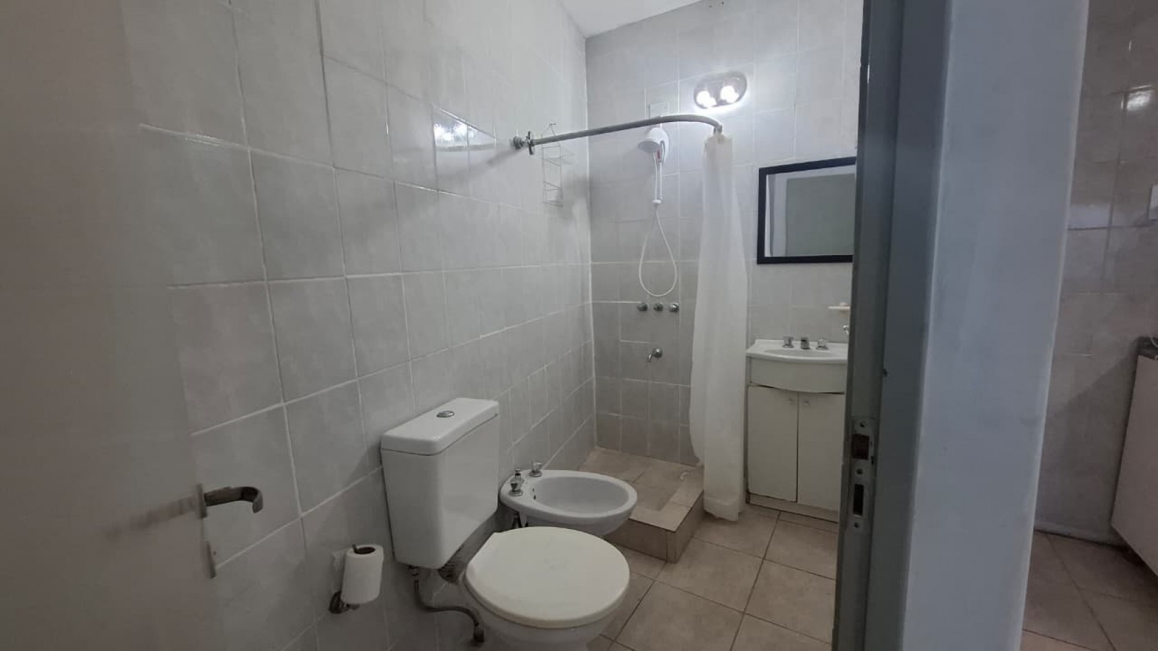 Pje Wood 4000 (Avellaneda 2200) Monoambiente interno con Patio y terraza con parrillero